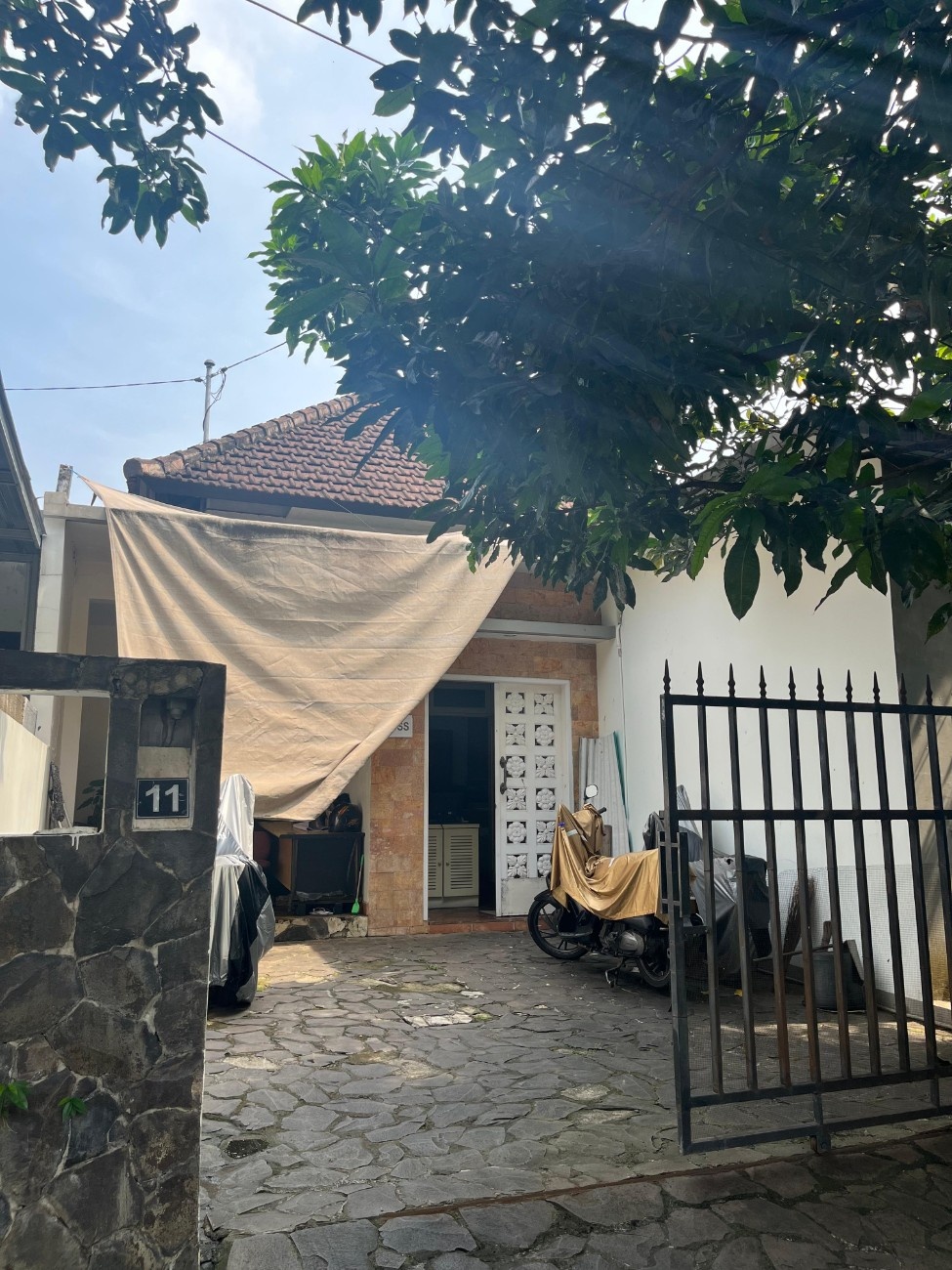 Properti terdaftar untuk dijual atau disewa - Rumah Strategis Pusat Kota Akses Lebar Dekat Bypass Dan Living World Denpasar