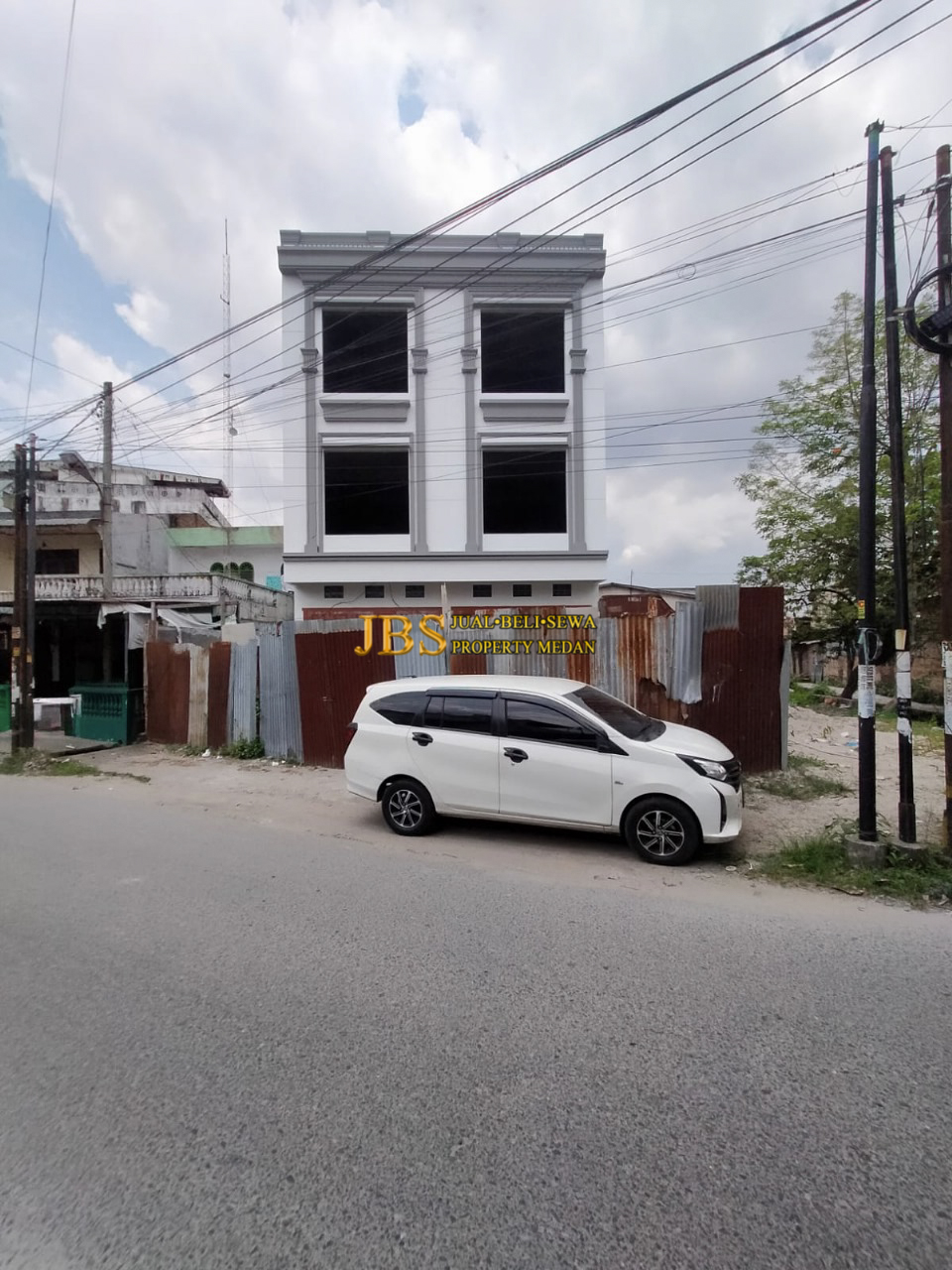 Properti terdaftar untuk dijual atau disewa - Dijual Ruko 3,5 Tingkat Di Jalan Punak - Sekip, Medan