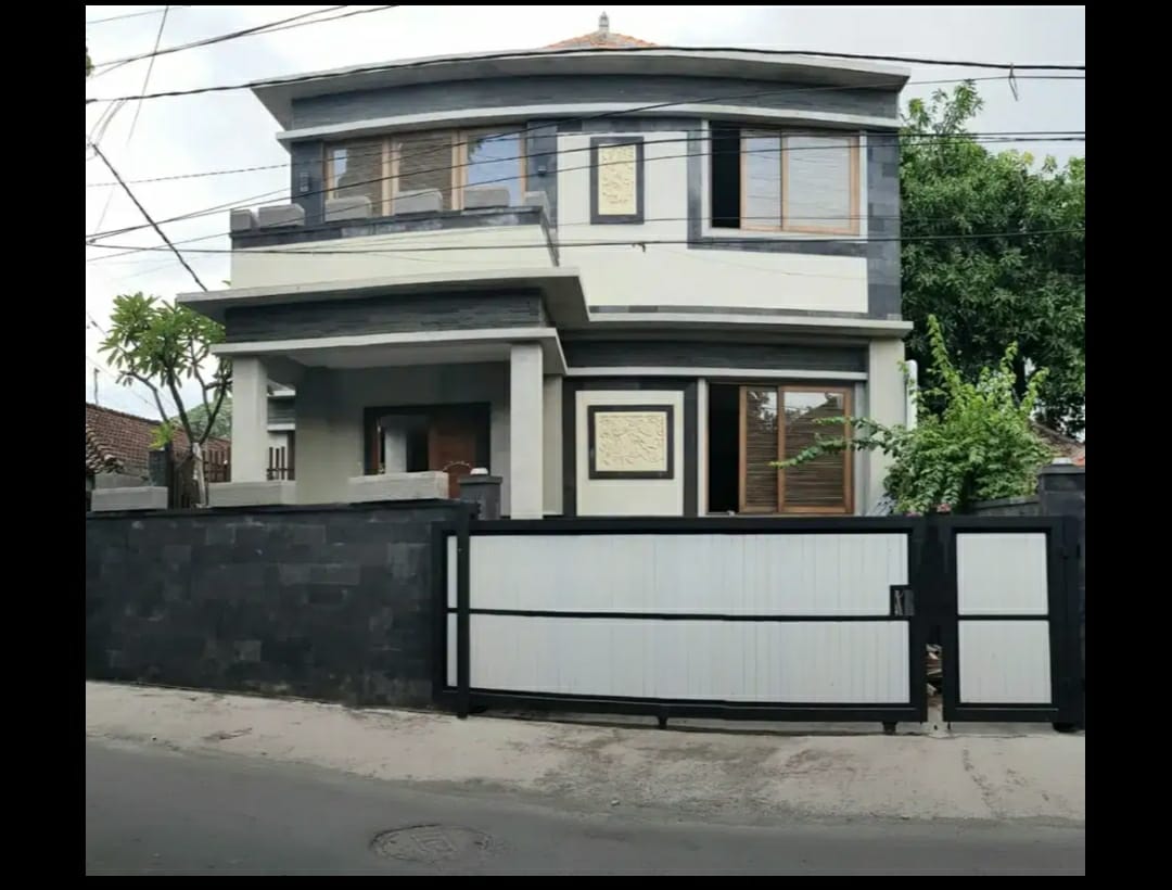 Properti terdaftar untuk dijual atau disewa - Dikontrakan Rumah Mewah 2 Lantai Dengan Kolam Renang Di Denpasar Barat