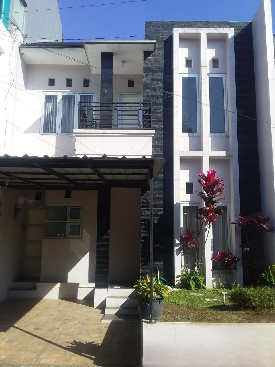 Properti terdaftar untuk dijual atau disewa - Dijual Rumah Bagus 3 Kamar Semi Furnished Siap Huni Di Cigadung