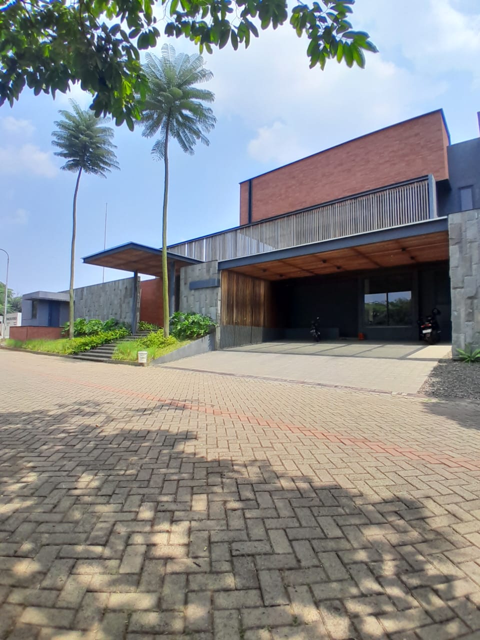 Properti terdaftar untuk dijual atau disewa - Rumah Mewah Dalam Perumahan South City Pondok Cabe