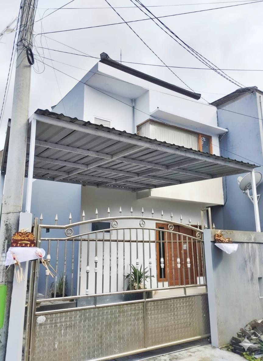 Properti terdaftar untuk dijual atau disewa - Dijual Rumah Minimalis Dua Lantai Tiga Kamar Tidur Dekat Mall Living World Kesiman Denpasar