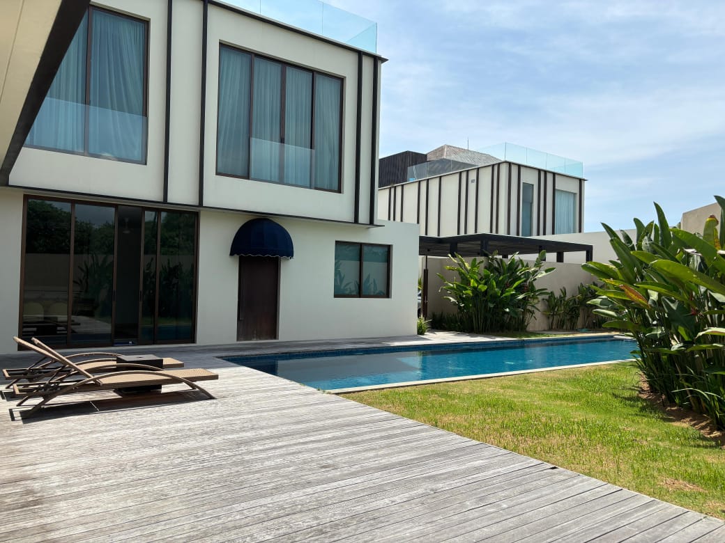 Properti terdaftar untuk dijual atau disewa - Luxury Villa View Pantai Dan Sawah 600m² Di Ketewel 200 Meter Ke Pantai Dekat Sanur
