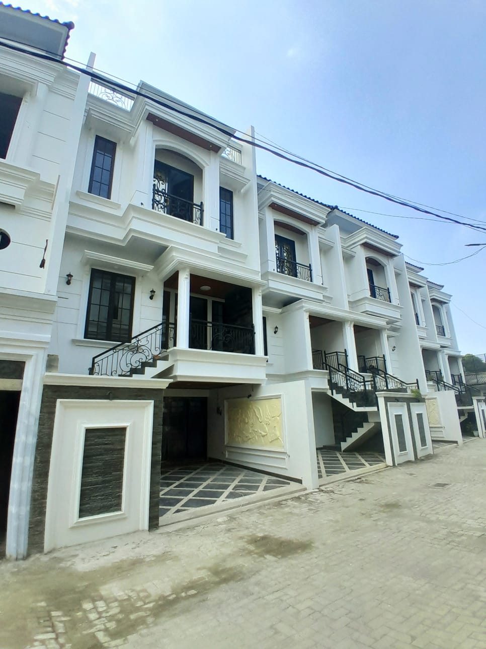 Properti terdaftar untuk dijual atau disewa - Hunian Exclusive Dalam Towmhouse Cilandak Margasatwa