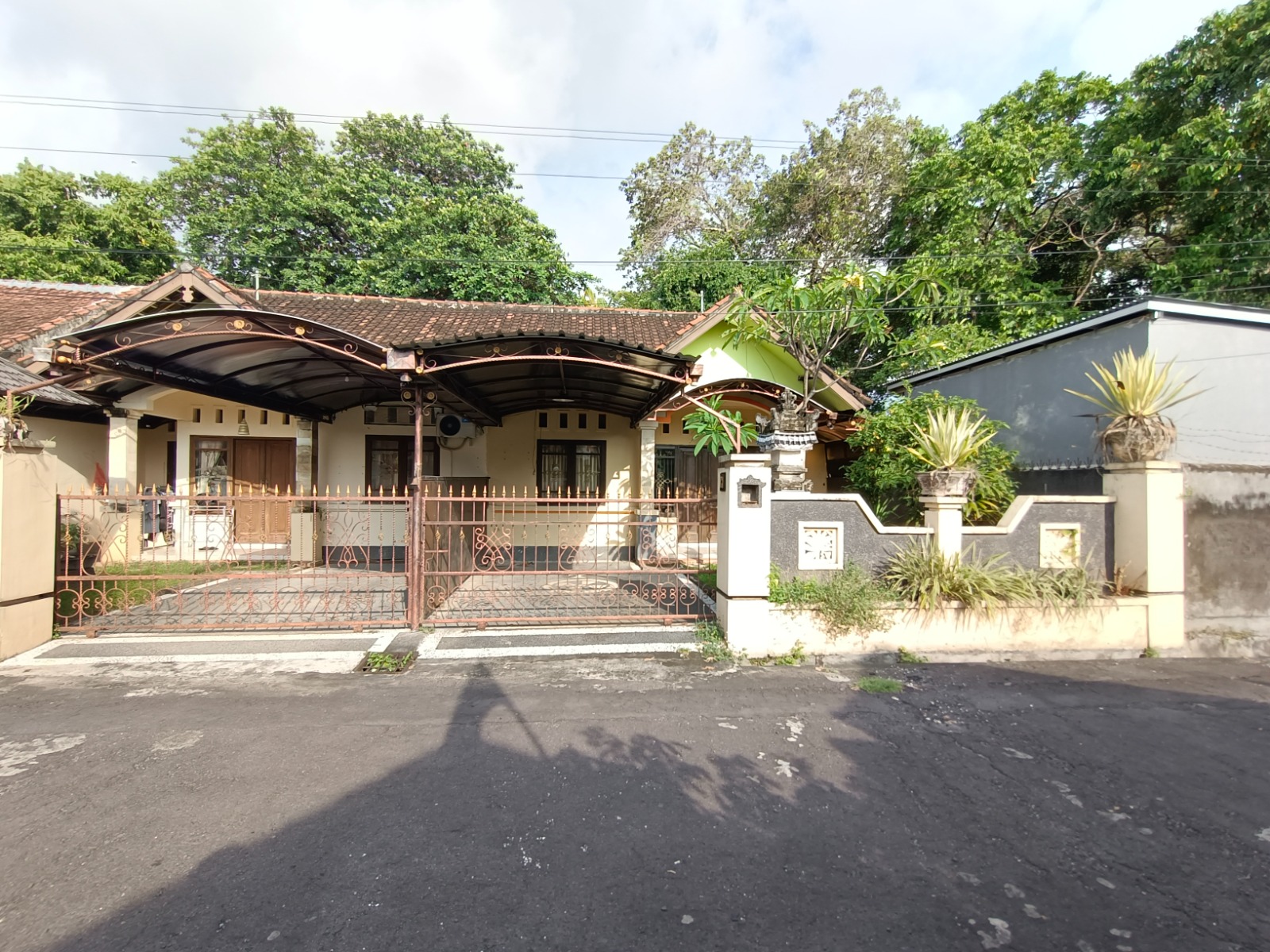 Properti terdaftar untuk dijual atau disewa - Rumah Murah Siap Huni Di Kawasan Cluster Renon 