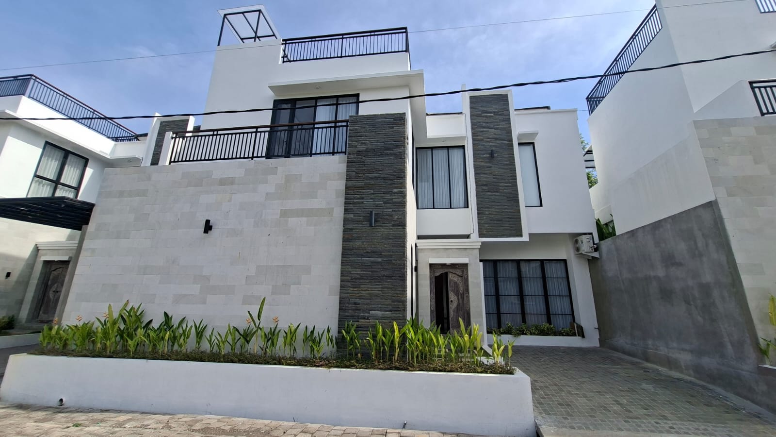 Properti terdaftar untuk dijual atau disewa - Brand New Villa Mewah Fully Furnished Walking Distance To Mulia Resort Nusa Dua Bali
