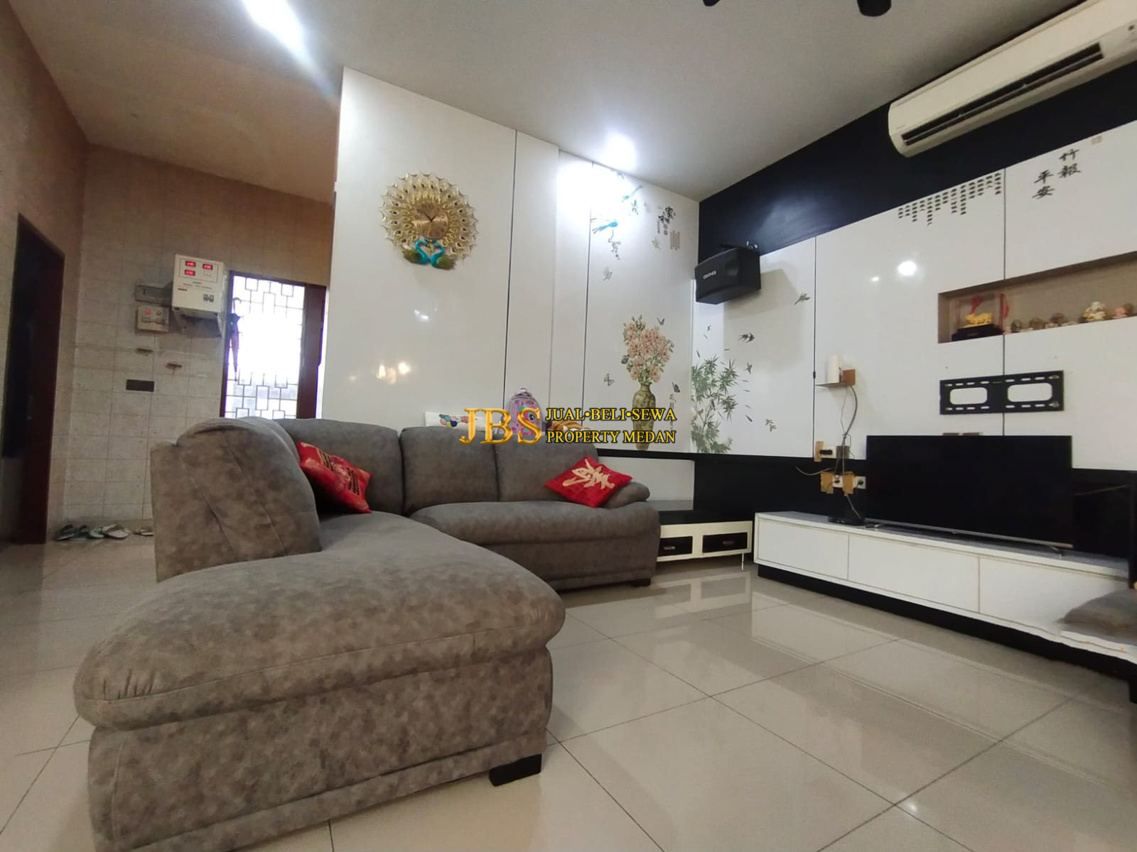 Properti terdaftar untuk dijual atau disewa - Dijual Rumah 2 Tingkat Di Komplek Givency One Medan Type Versace