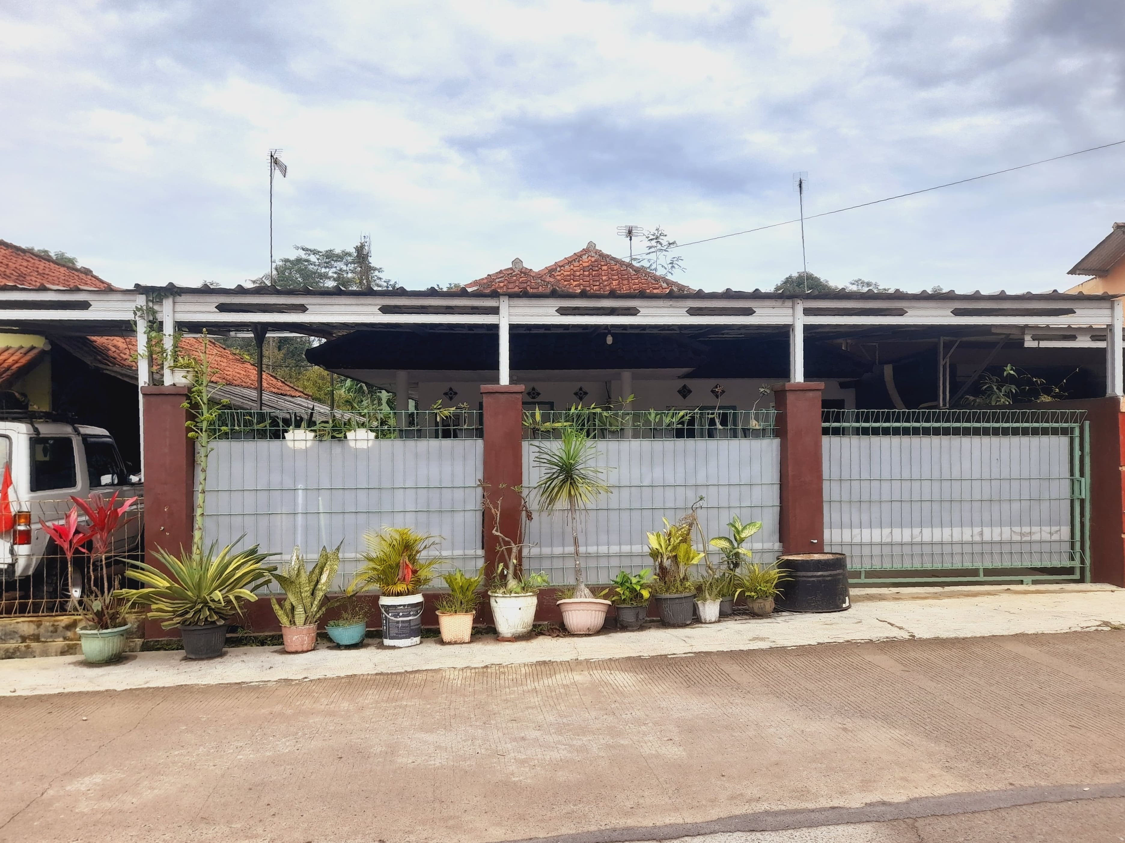 Properti terdaftar untuk dijual atau disewa - Rumah Sederhana Pinggir Jalan Utama Desa