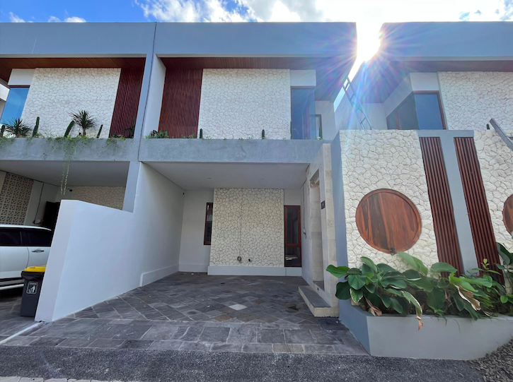 Properti terdaftar untuk dijual atau disewa - Villa Modern Tropis 6 Menit Ke Pantai Jimbaran 