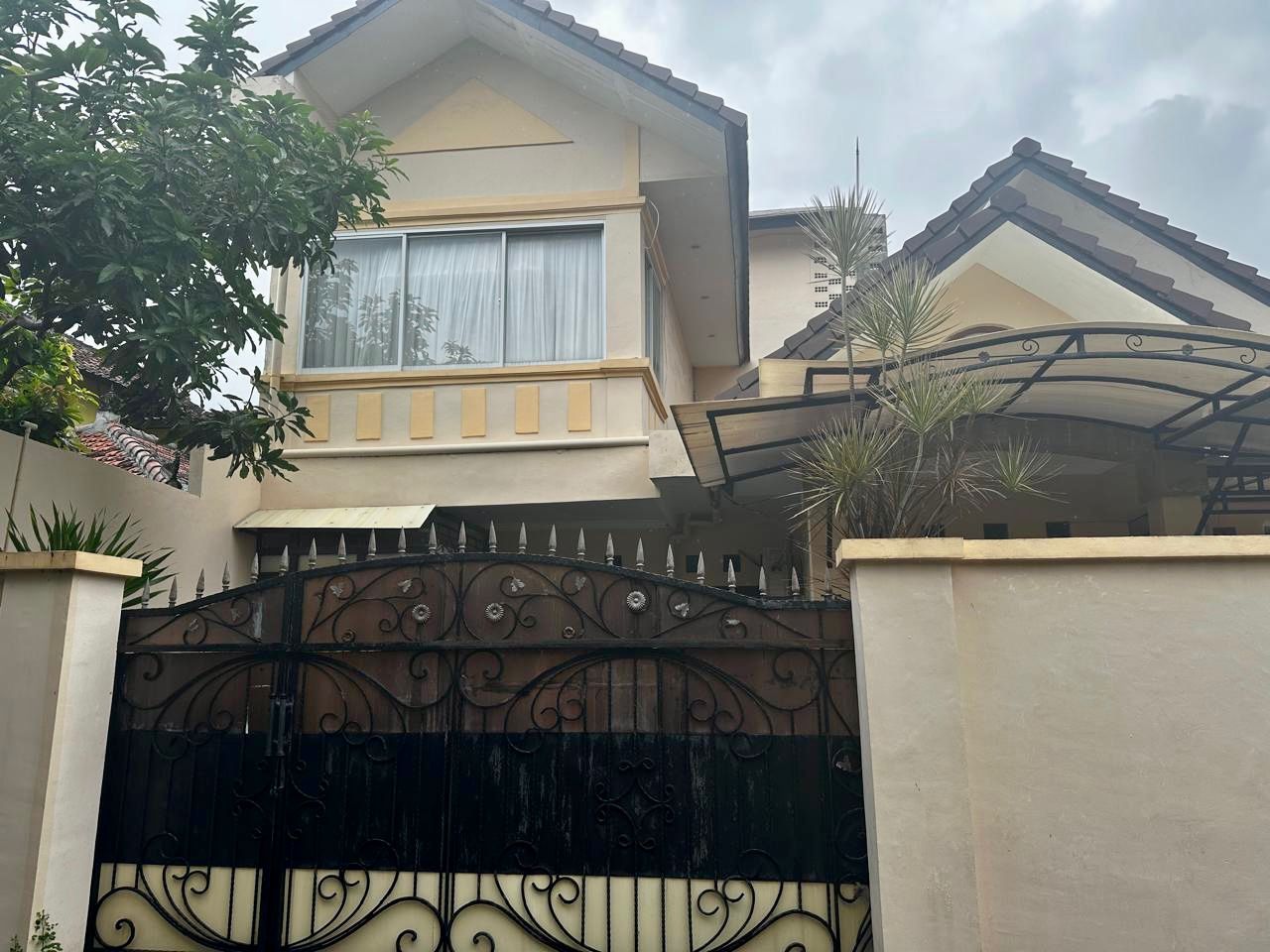 Properti terdaftar untuk dijual atau disewa - Rumah 3 Lantai Strategis Di Tukad Petanu Panjer Renon Denpasar Selatan Siap Huni Dan Investasi Menguntungkan