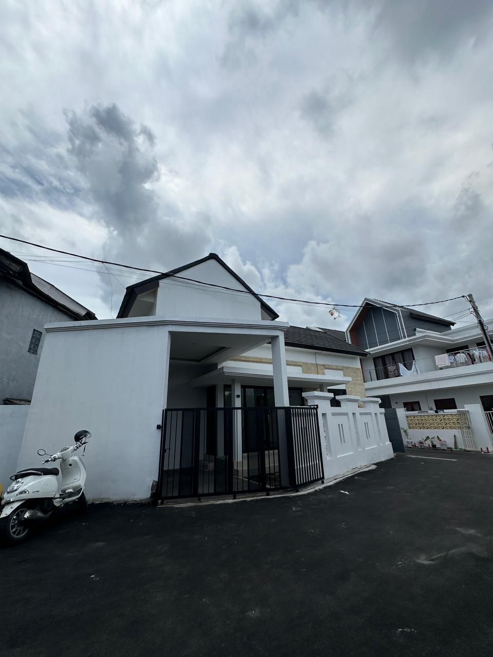 Properti terdaftar untuk dijual atau disewa - Rumah Estetik Anti Mainstream Di Pusat Kota Mahendradatta Denpasar