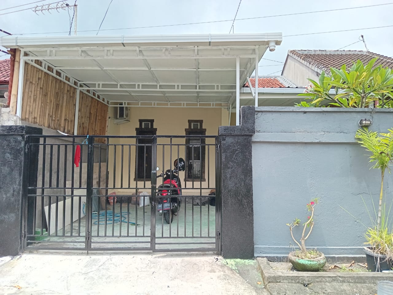 Properti terdaftar untuk dijual atau disewa - Rumah 1 Lantai Nyaman Di Mertasari Lingkungan Tenang Cocok Untuk Hunian Keluarga