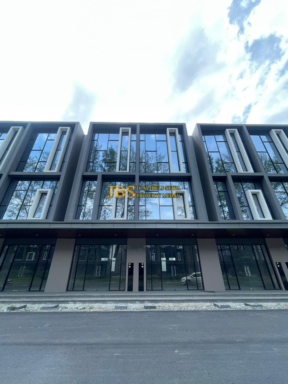 Properti terdaftar untuk dijual atau disewa - Dijual Cepat!! Ruko Gandeng Di Komplek Citraland Gama City - Medan 