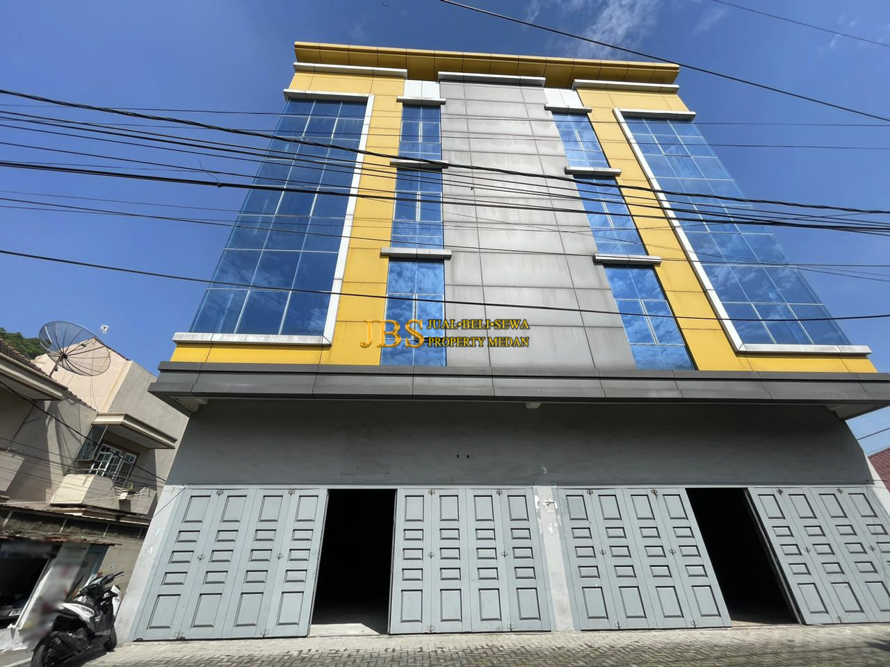 Properti terdaftar untuk dijual atau disewa - Dijual/disewakan Ruko 4,5 Tingkat Di Jalan Kl. Yos Sudarso - Medan