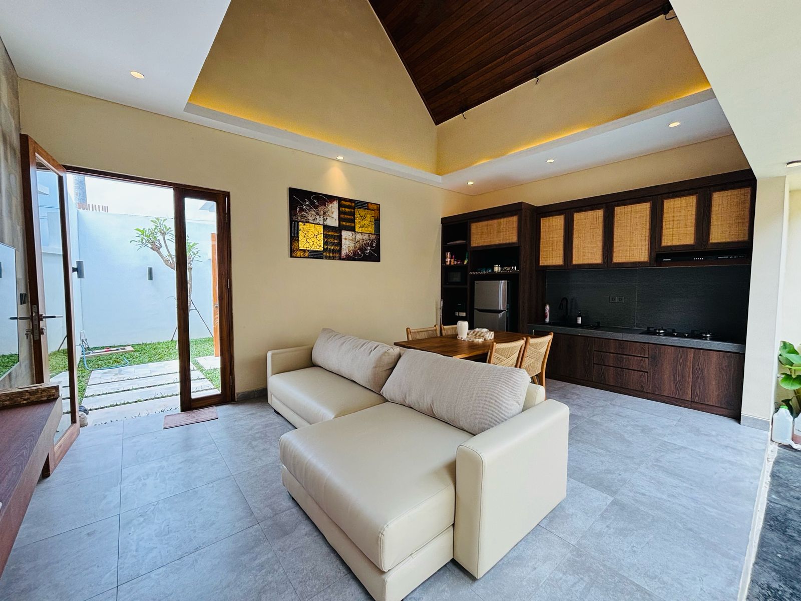 Properti terdaftar untuk dijual atau disewa - Villa 2br Siap Huni 10 Menit Ke Pantai Canggu 