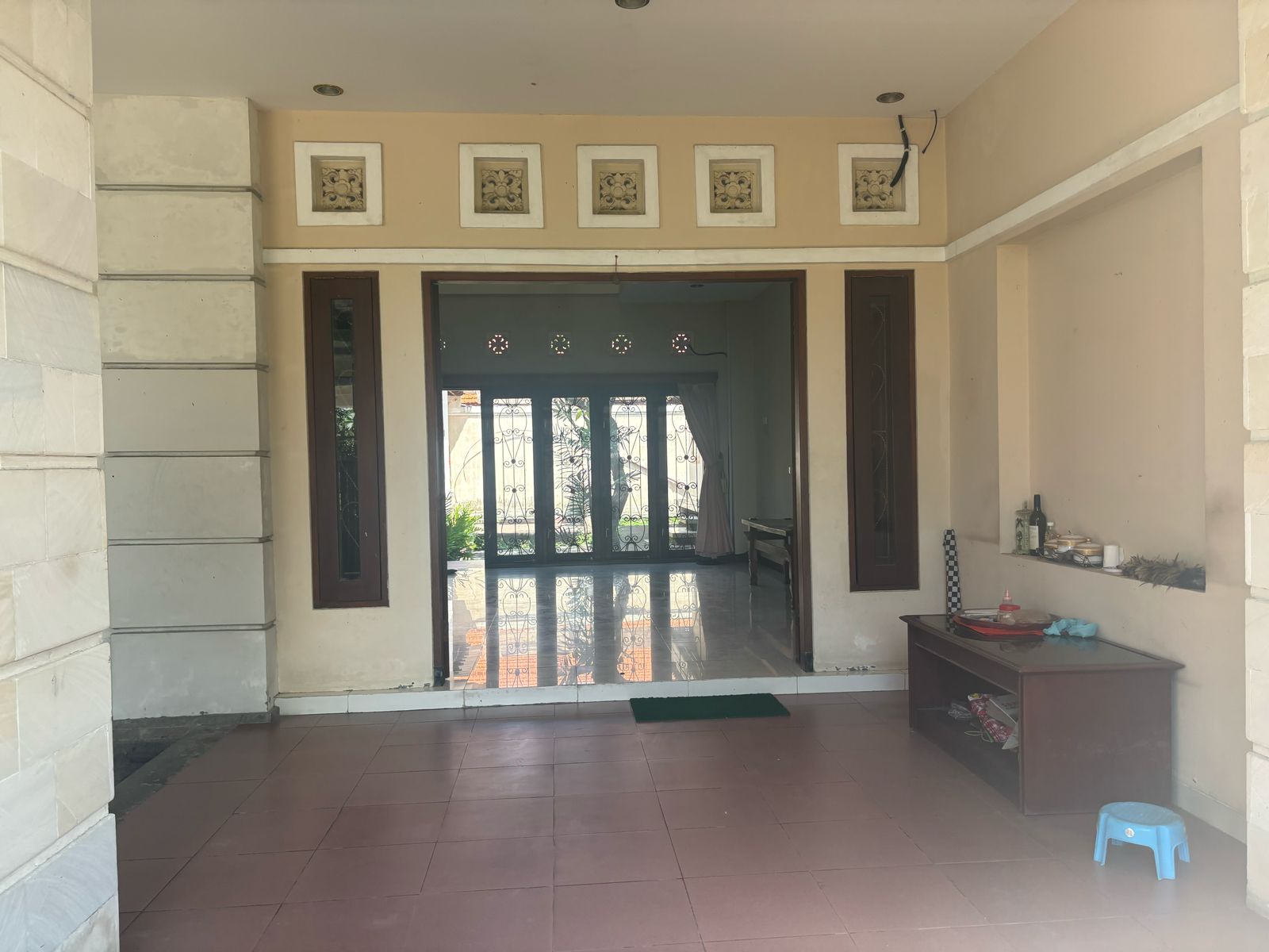 Properti terdaftar untuk dijual atau disewa - Rumah Gaya Tropis Modern 10 Menit Ke Pantai Ketewel 