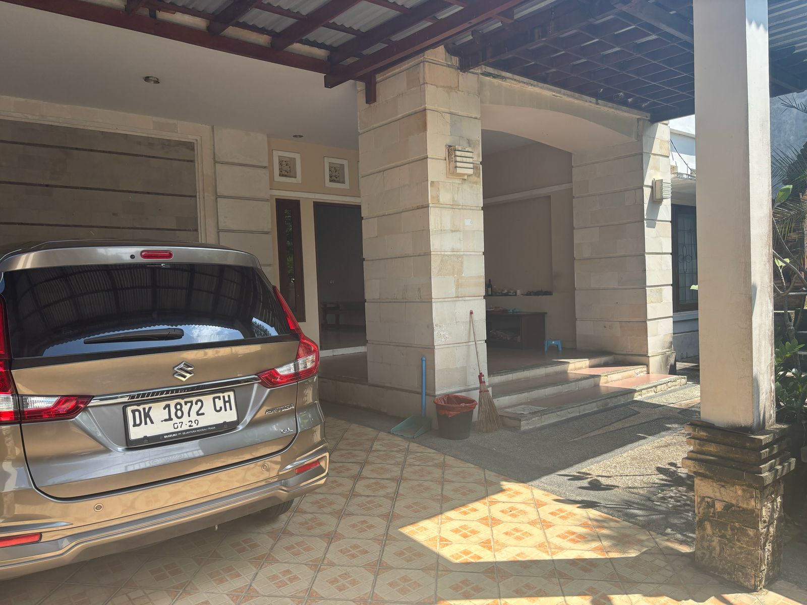 Properti terdaftar untuk dijual atau disewa - Rumah Gaya Tropis Modern 10 Menit Ke Pantai Ketewel 
