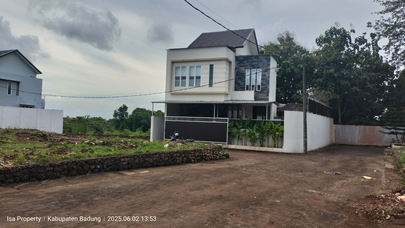 Properti terdaftar untuk dijual atau disewa - Villa Siap Huni Fully Furnished View Gwk Di Jimbaran 