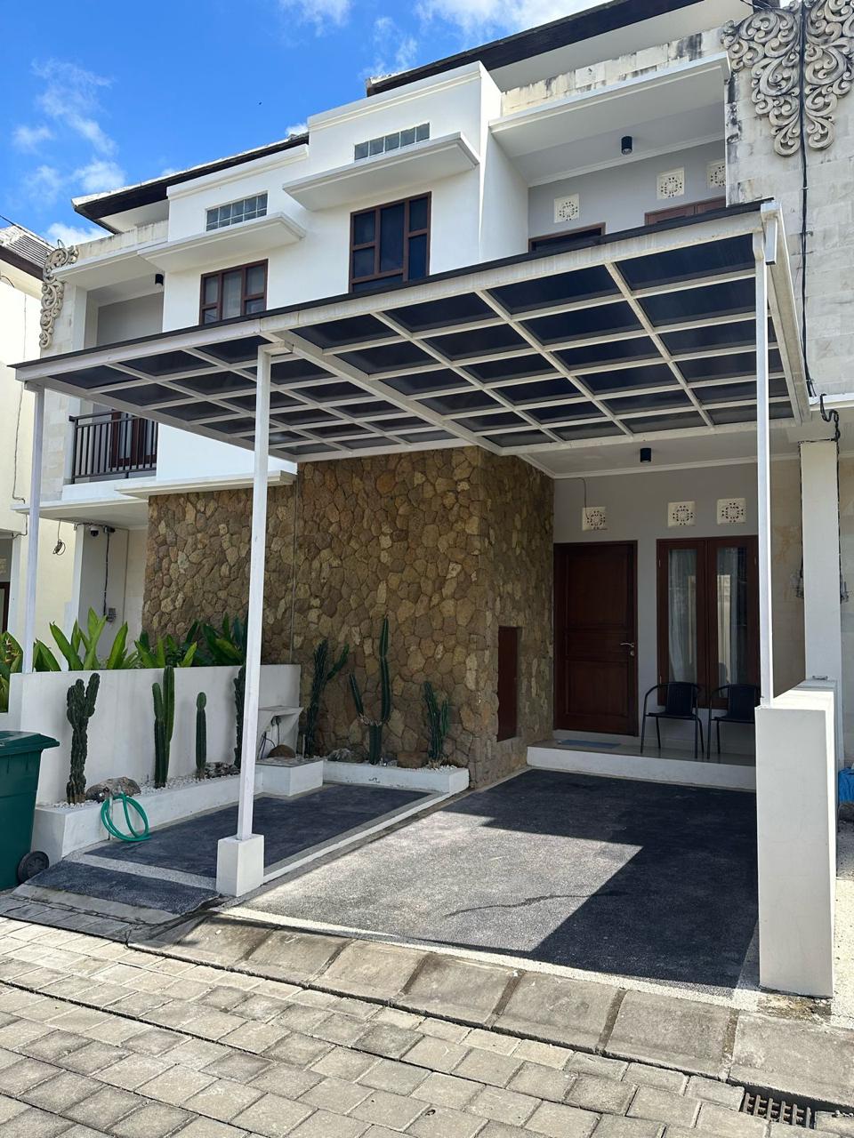 Properti terdaftar untuk dijual atau disewa - Rumah Fully Furnished Strategis Teuku Umar 