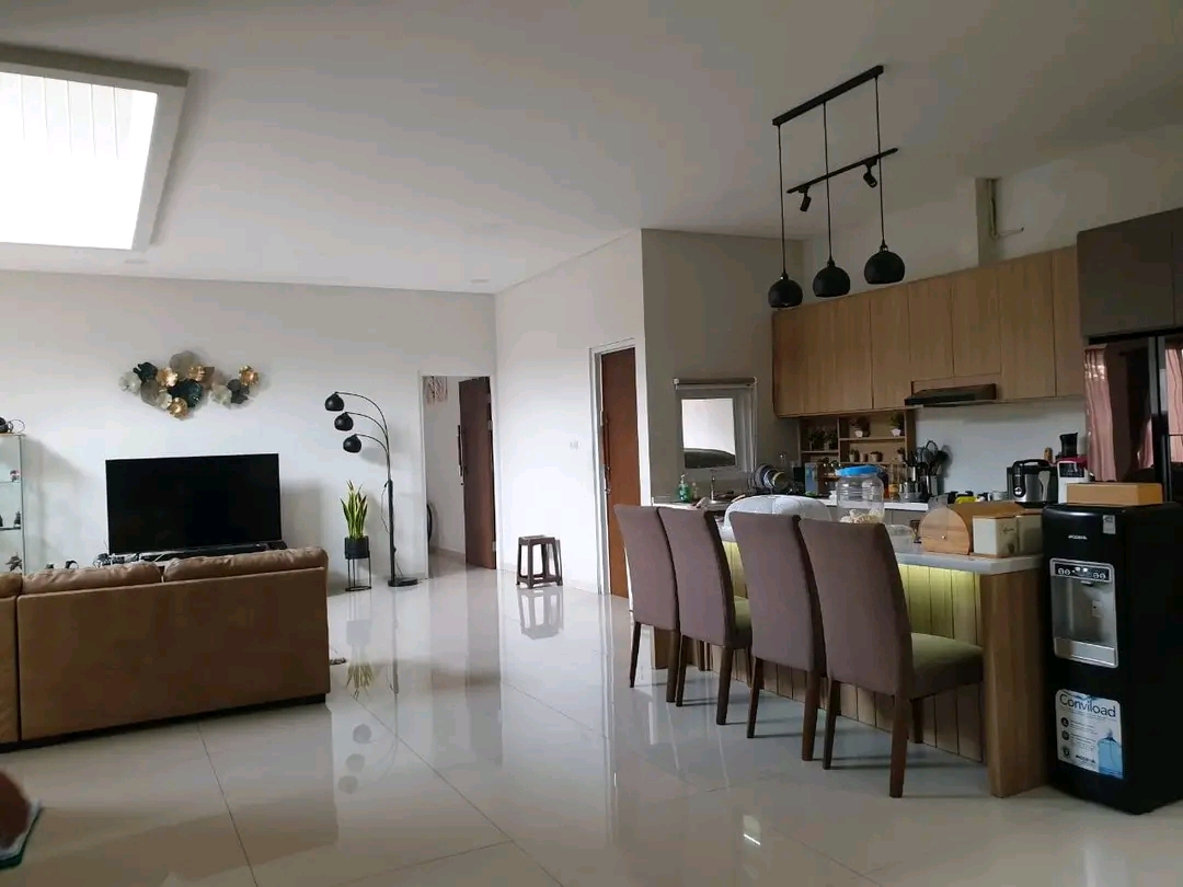 Properti terdaftar untuk dijual atau disewa - Rumah Lux Mewah Bonus Semi Furnished 2 Lt Komplek Elit Turangga Buah Batu Jarang Ada 