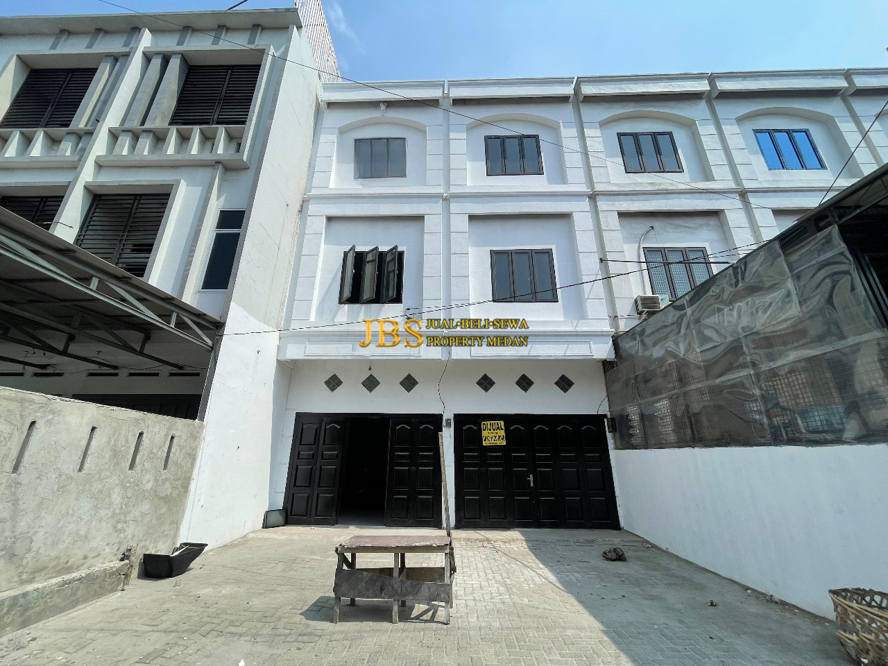Properti terdaftar untuk dijual atau disewa - Dijual/disewakan Ruko Gandeng Kondisi Kosong Di Jalan Perhubungan - Medan