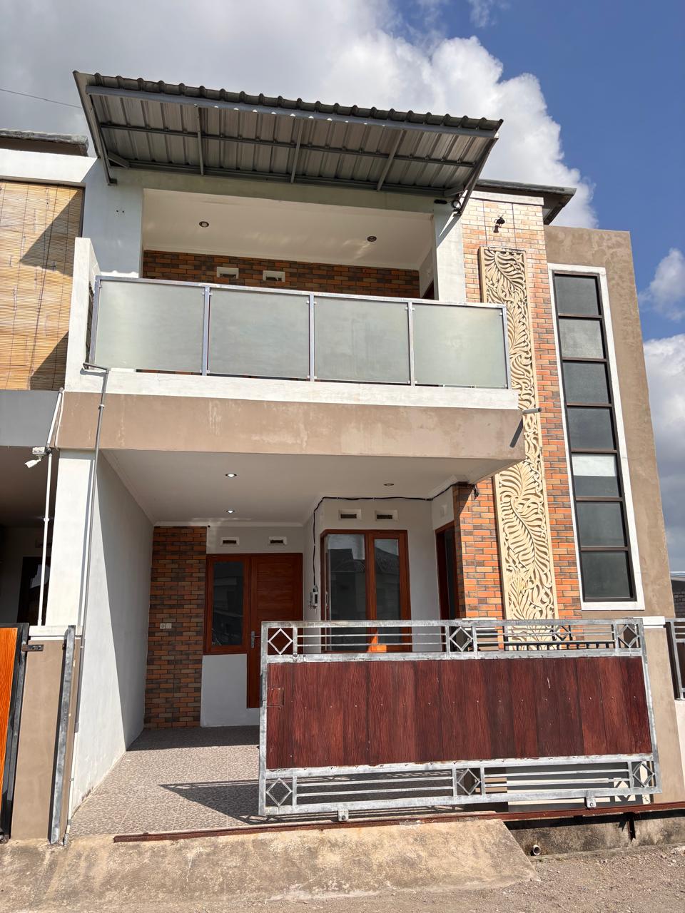 Properti terdaftar untuk dijual atau disewa - Rumah 2 Lantai Siap Huni 5 Menit Ke Sanur 