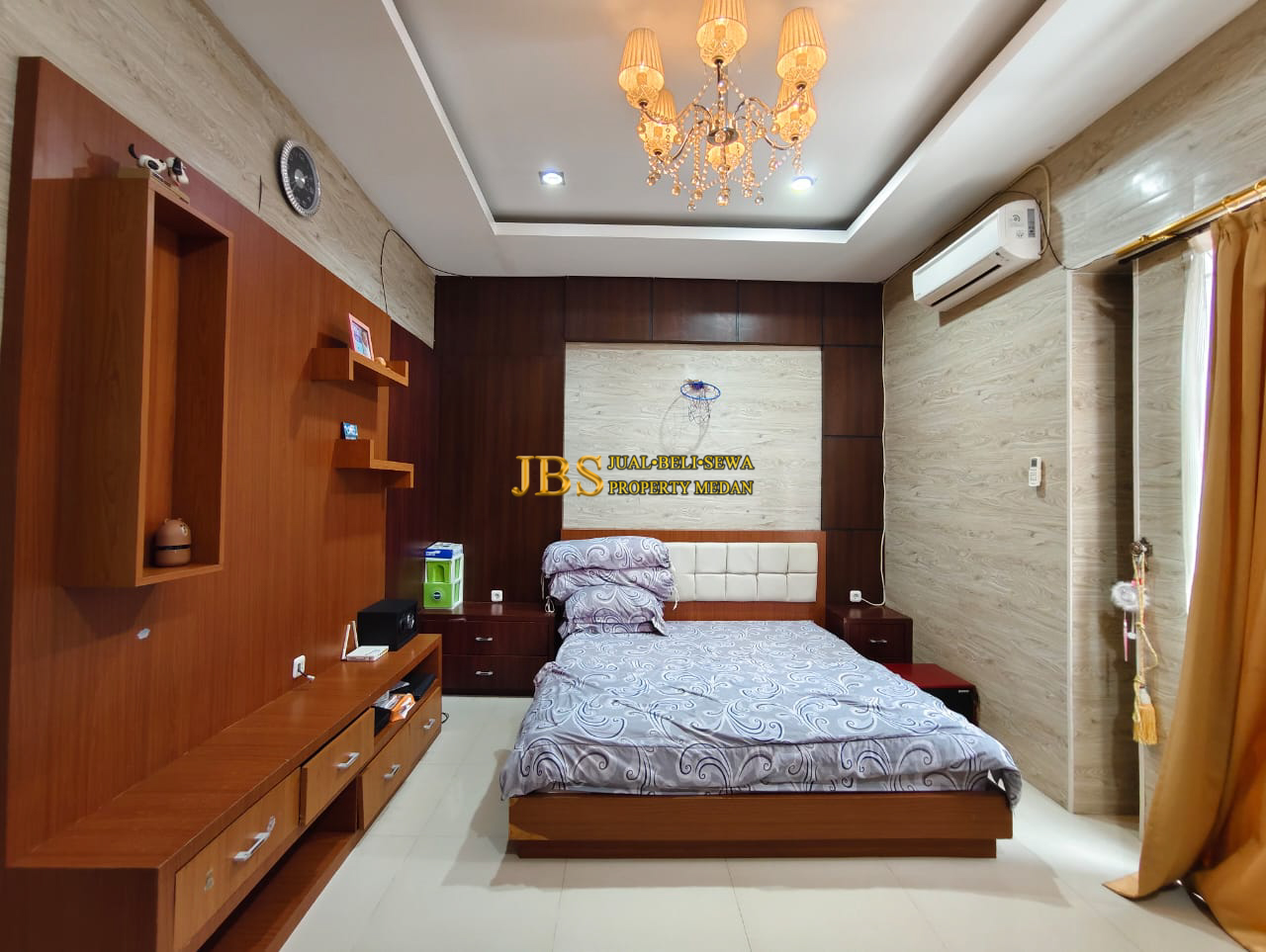 Properti terdaftar untuk dijual atau disewa - Dijual Villa 2,5 Tingkat Di Komplek Mutiara Palace Jalan Selamat Ketaren