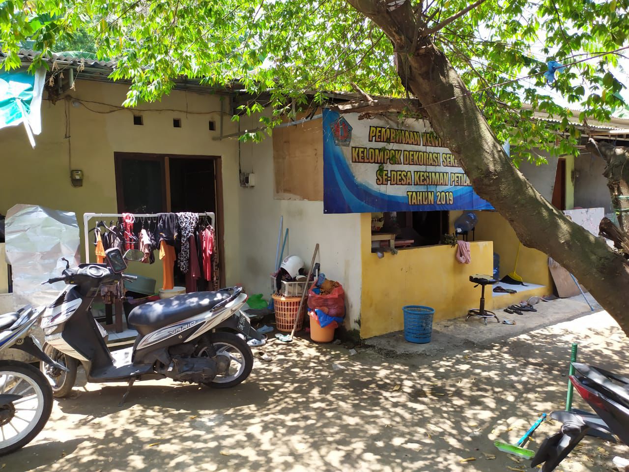 Properti terdaftar untuk dijual atau disewa - Tanah Dan Bangunan Lokasi Strategis Di Waribang 