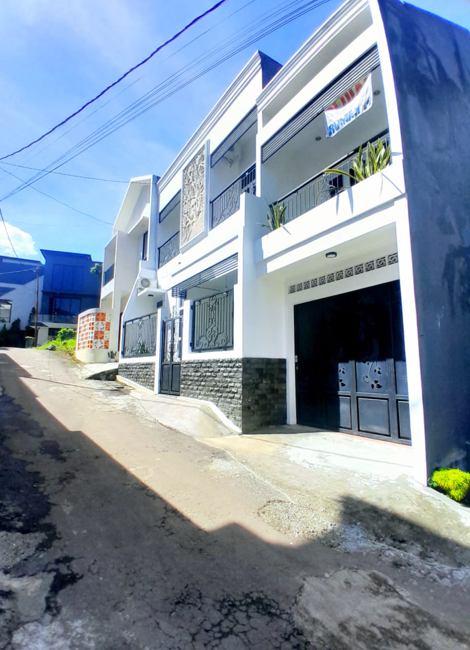 Properti terdaftar untuk dijual atau disewa - Rumah Siap Huni Dalam Cluster Akses 2 Mobil Di Jagakrsa Jakarta Selatan
