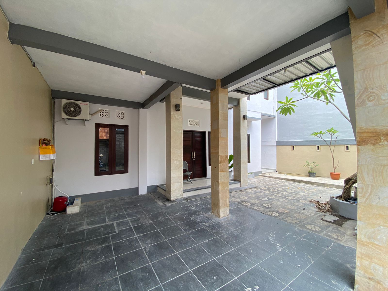 Properti terdaftar untuk dijual atau disewa - Disewakan Rumah Siap Huni 5 Menit Ke Renon 