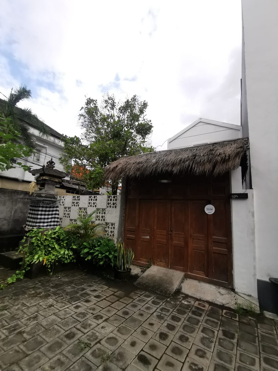 Properti terdaftar untuk dijual atau disewa - Disewakan Rumah Stategis Dekat Pantai 