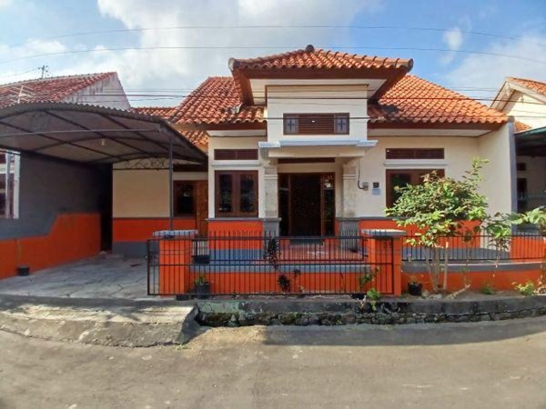 Properti terdaftar untuk dijual atau disewa - Rumah Siap Huni 7 Menit Ke  Mall Living World Denpasar 
