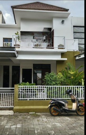 Properti terdaftar untuk dijual atau disewa - Rumah 2 Lantai Siap Huni Di Jalan Utama Pemogan