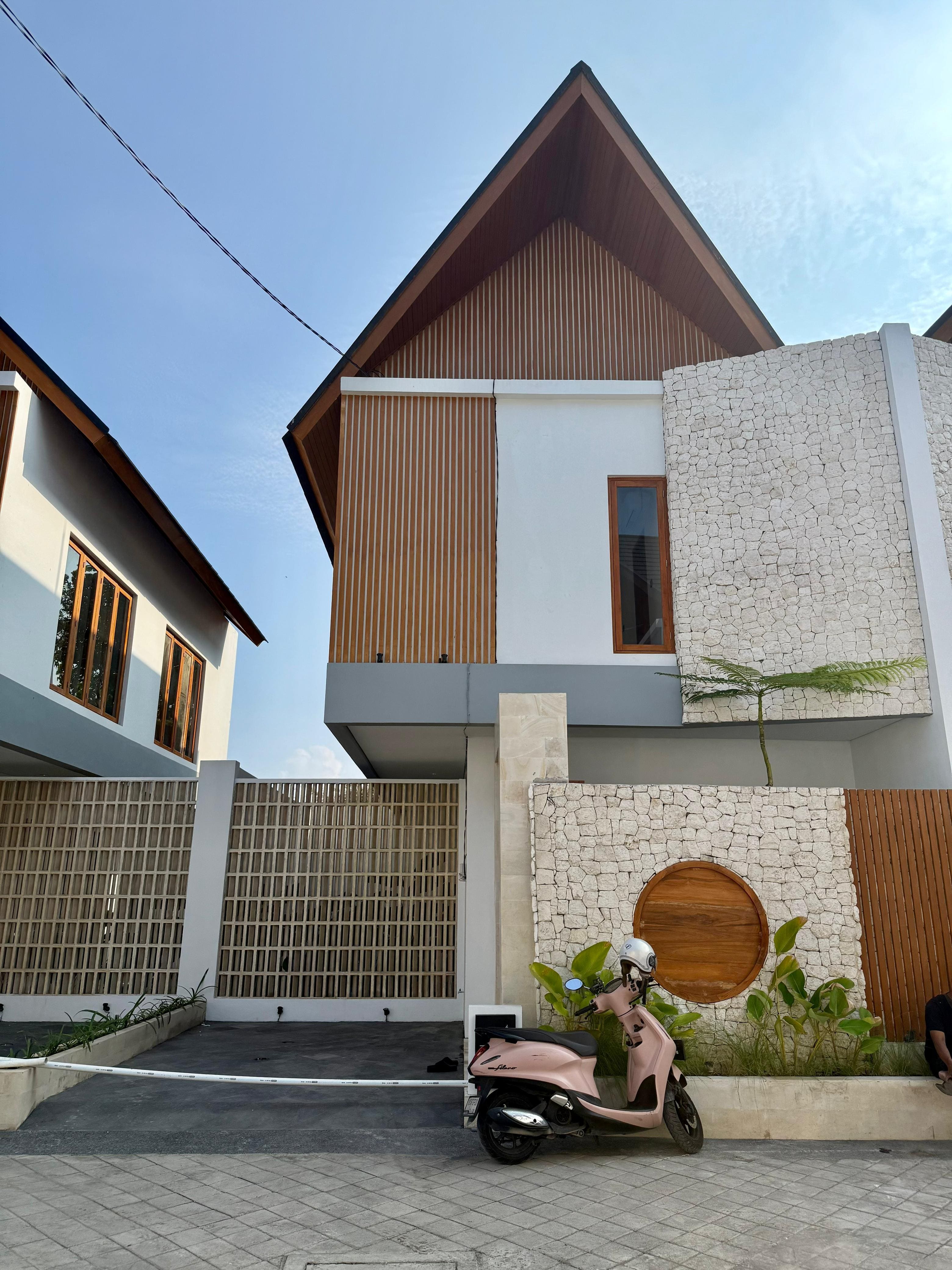 Properti terdaftar untuk dijual atau disewa - Villa Modern Siap Huni Dekat Pantai 
