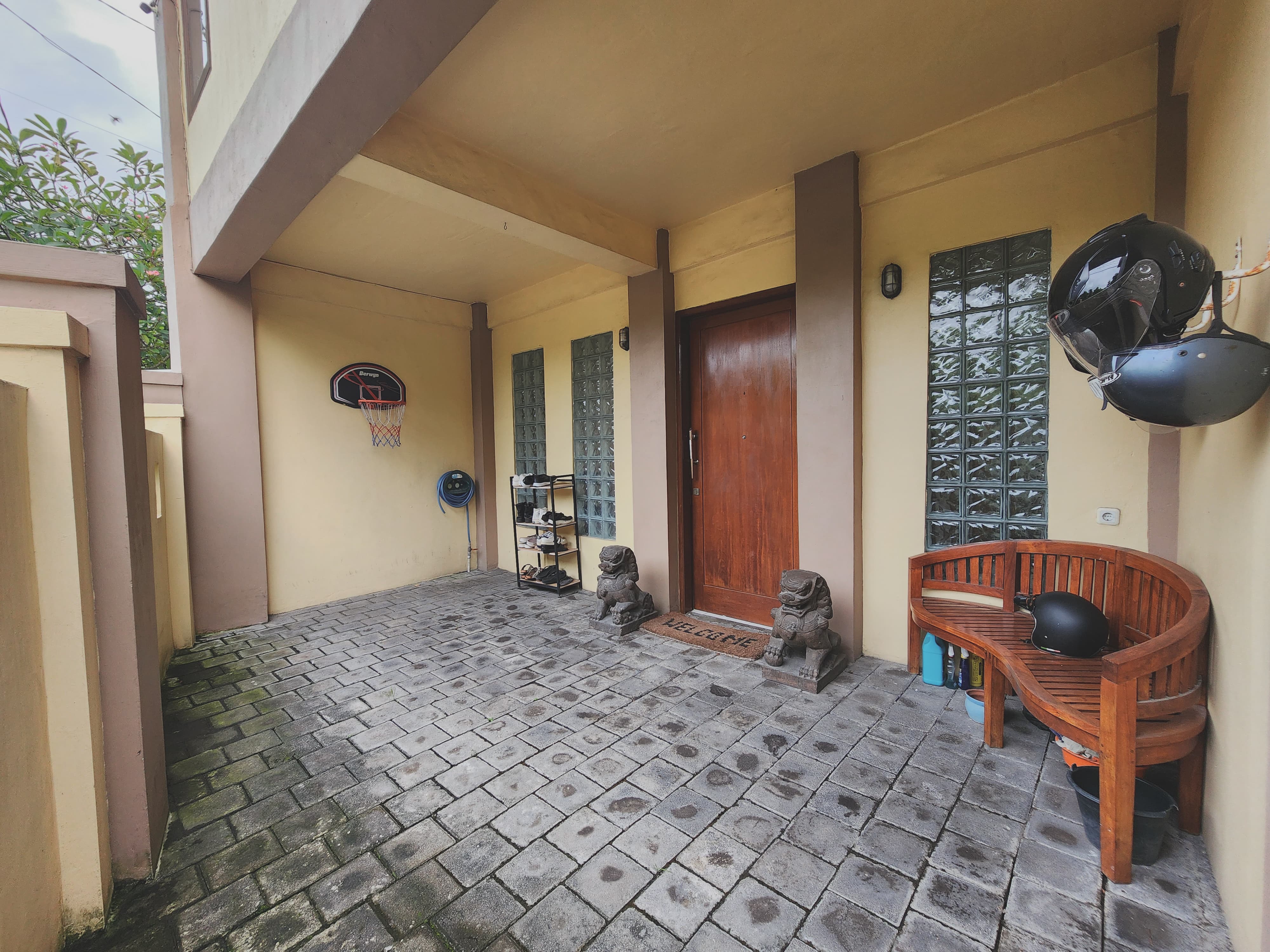Properti terdaftar untuk dijual atau disewa - Rumah Siap Huni 4 Lantai Di Canggu 