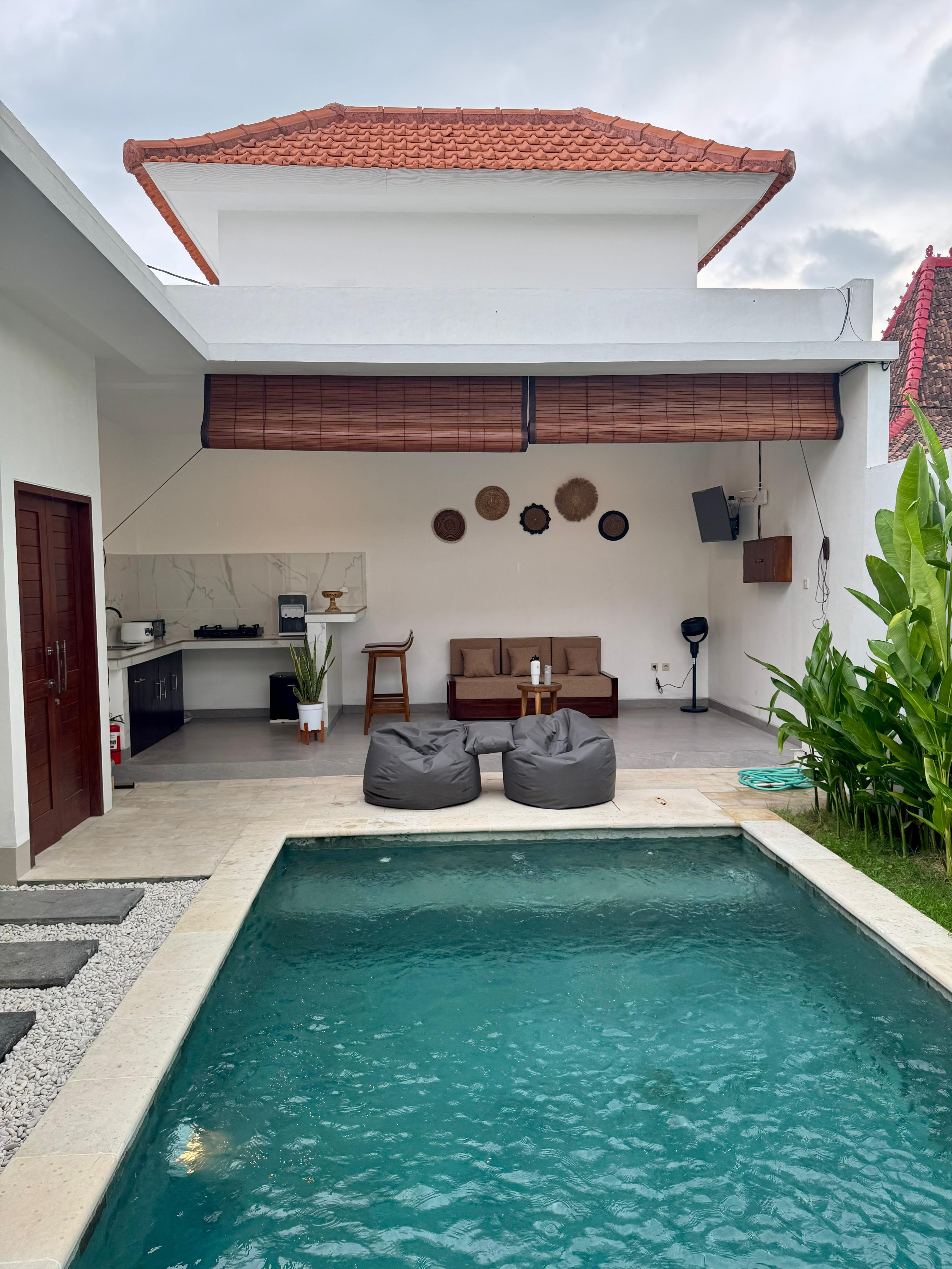 Properti terdaftar untuk dijual atau disewa - Sewa Villa Kerobokan Dekat Canggu – Fully Furnished & Private Pool
