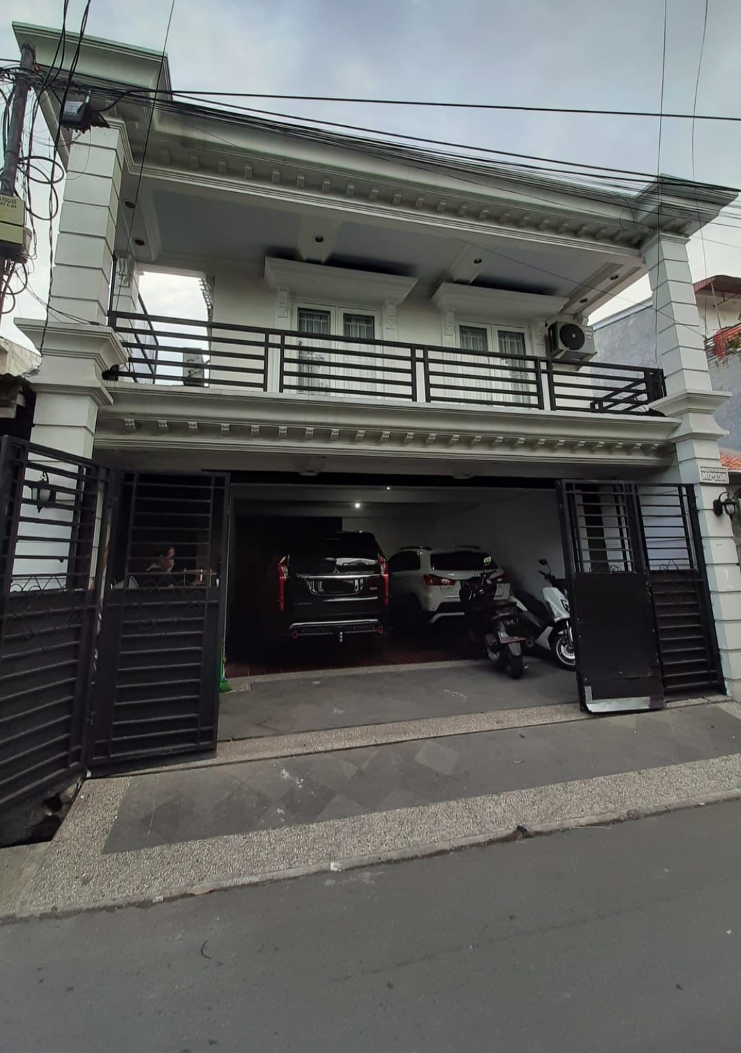 Properti terdaftar untuk dijual atau disewa - Dijual Rumah Usaha Di Kebun Jeruk Dekat Mal, Tol, Kampus, Rs