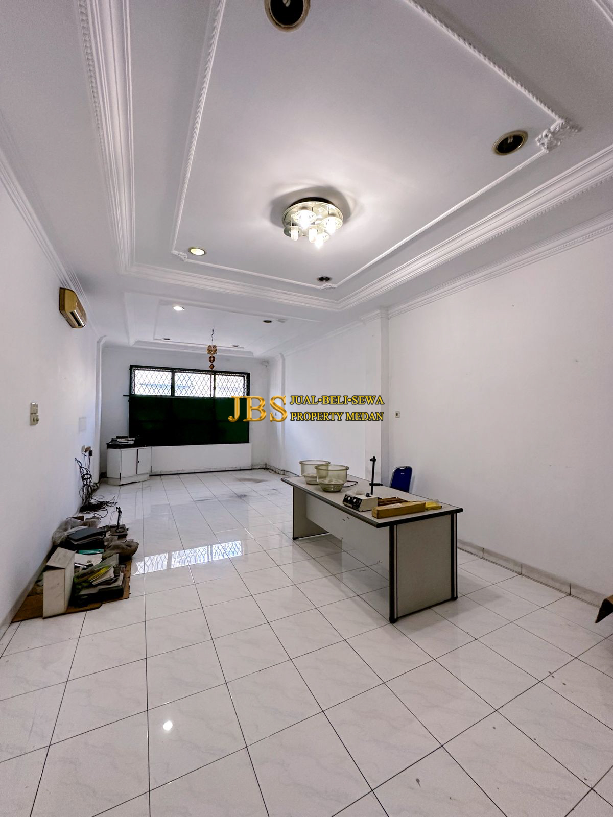 Properti terdaftar untuk dijual atau disewa - Ruko 4 Tingkat Dijual Di Komplek Multatuli Indah Daerah Polonia - Katamso