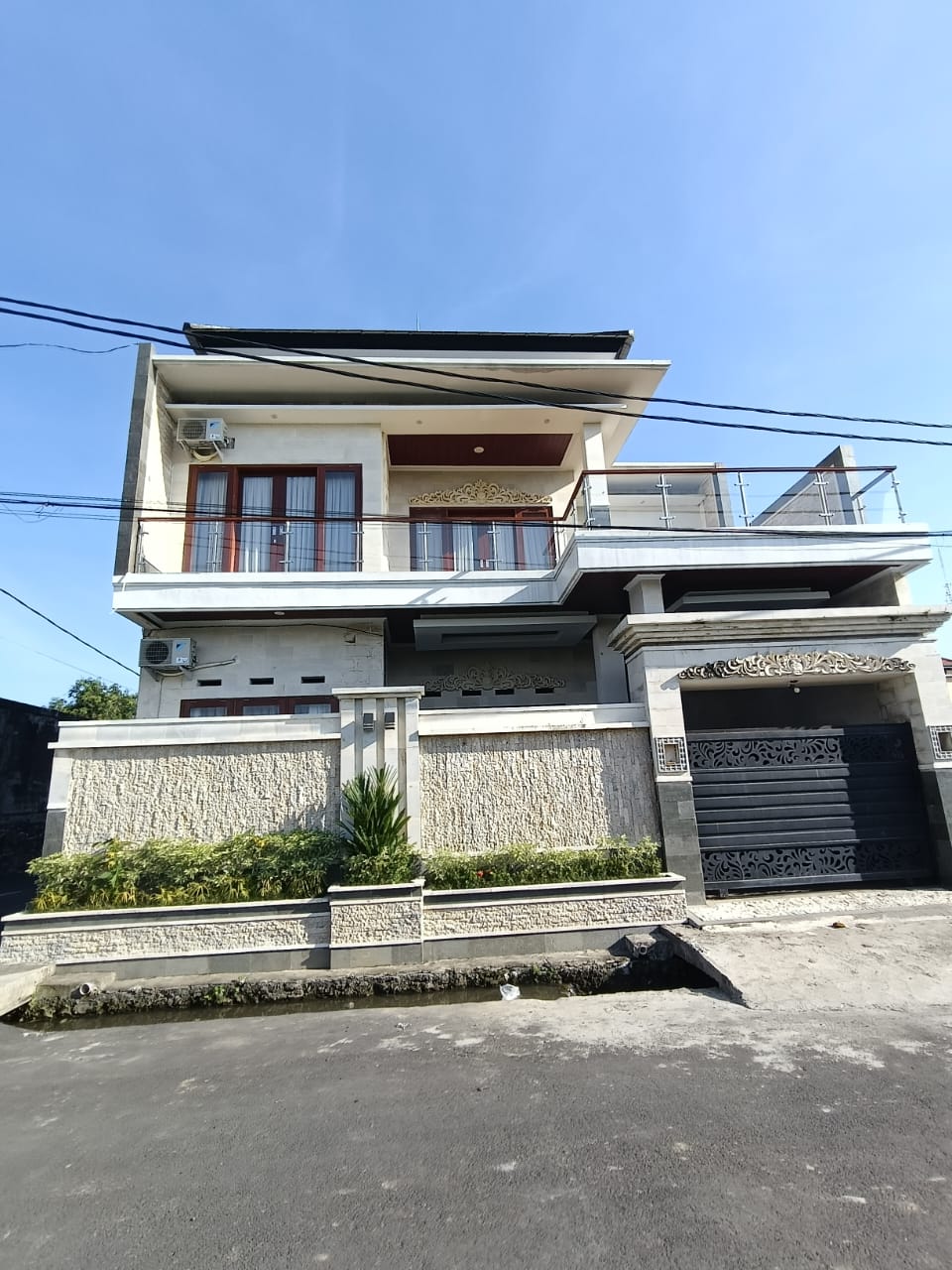 Properti terdaftar untuk dijual atau disewa - Rumah Strategis Siap Huni 5 Menit Ke Renon 