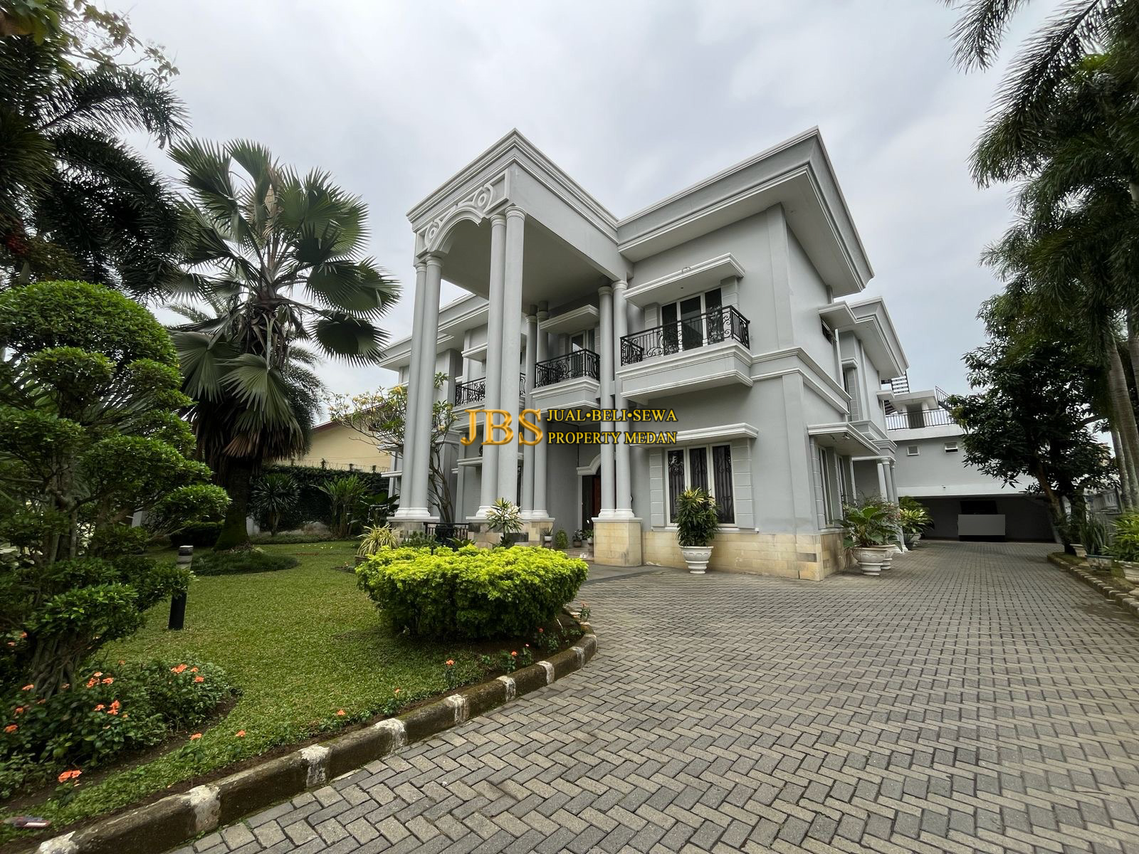 Properti terdaftar untuk dijual atau disewa - Dijual/disewakan Rumah Lux Fully Furnished Di Jalan Pasar Baru (daerah Jamin Ginting) - Medan