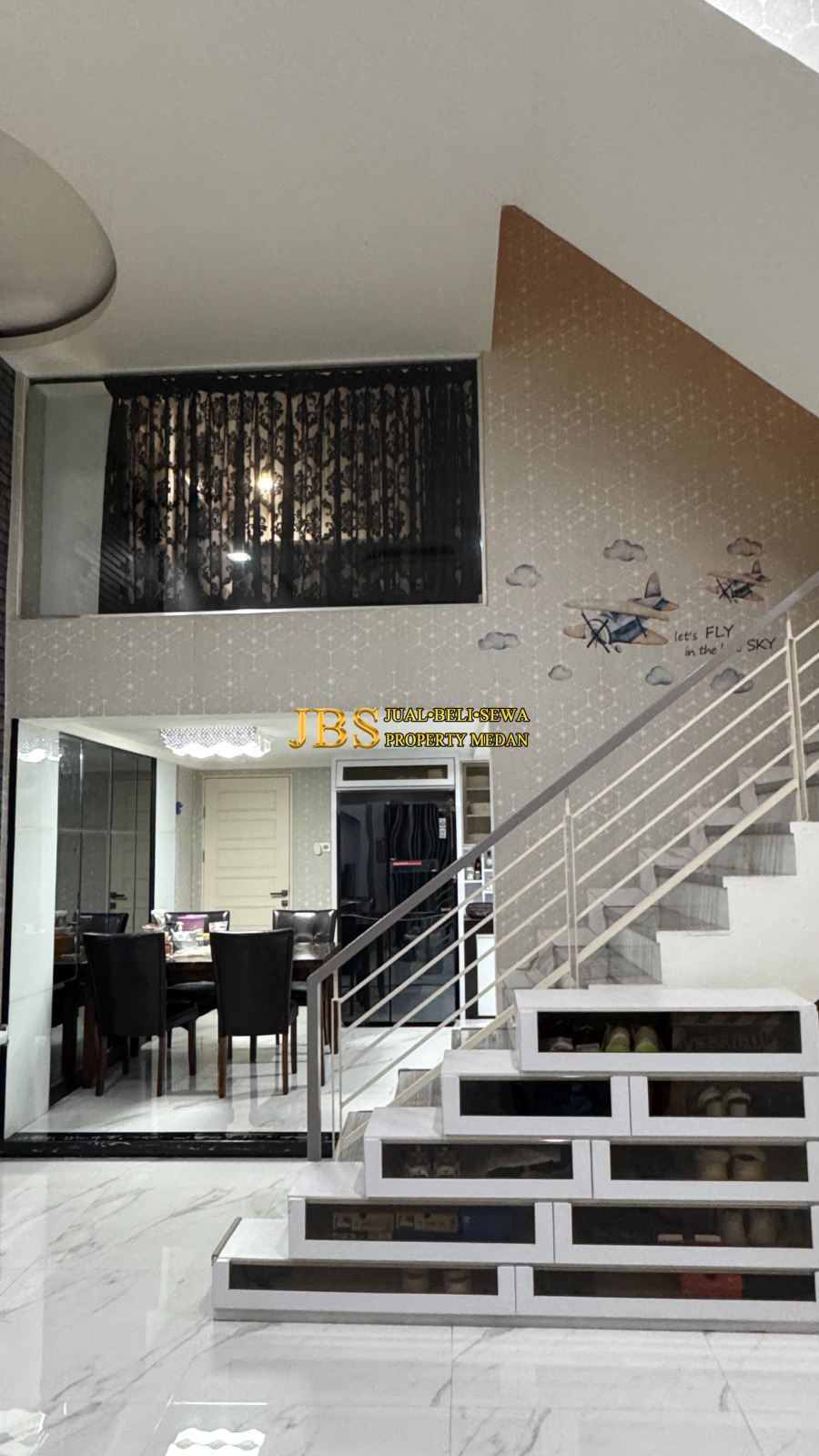 Properti terdaftar untuk dijual atau disewa - Dijual Rumah 3,5 Tingkat Full Furnished Di Jalan Tarutung (daerah Thamrin)