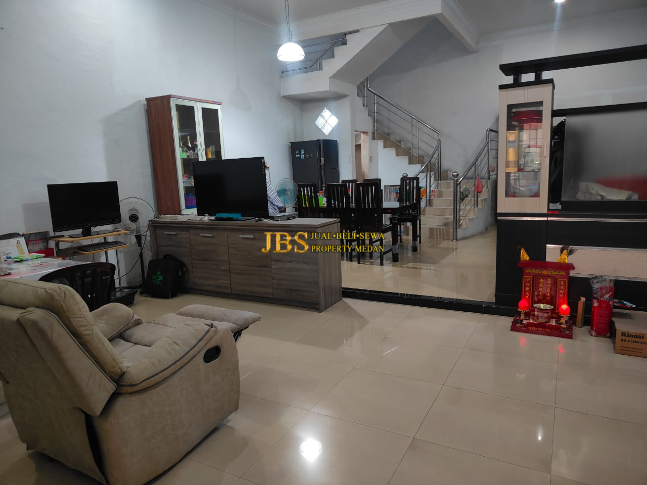 Properti terdaftar untuk dijual atau disewa - Dijual Rumah 2,5 Tingkat Di Komplek Cemara Asri Medan Jalan Kiwi