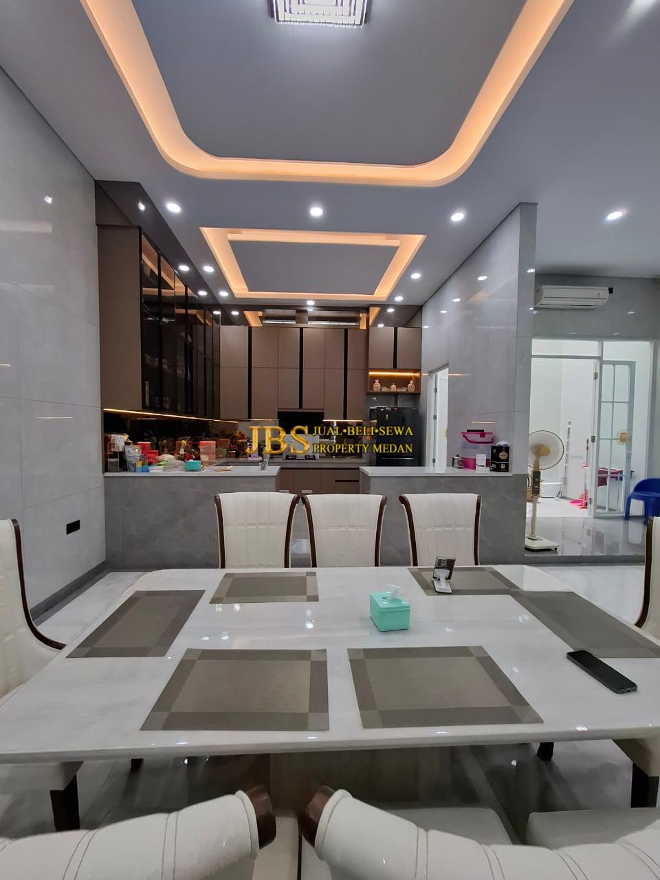 Properti terdaftar untuk dijual atau disewa - Jual Villa Lux 3 Tingkat Di Komplek Citraland Gama City Cluster Ravelles Place