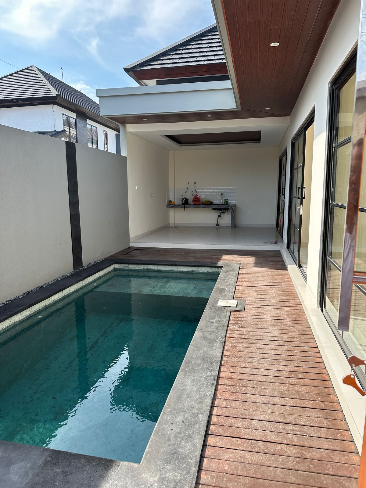 Properti terdaftar untuk dijual atau disewa - Villa Siap Huni Kawasan Favorit Strategis Di Abasan Canggu 