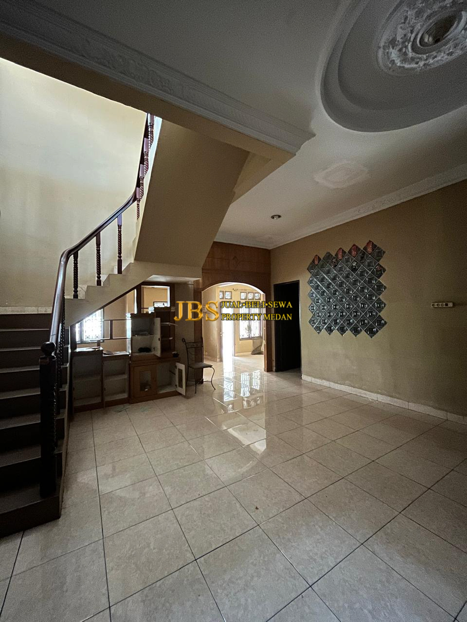 Properti terdaftar untuk dijual atau disewa - Jual Rumah 1,5 Tingkat Di Komplek Cemara Asri Medan Jalan Durian