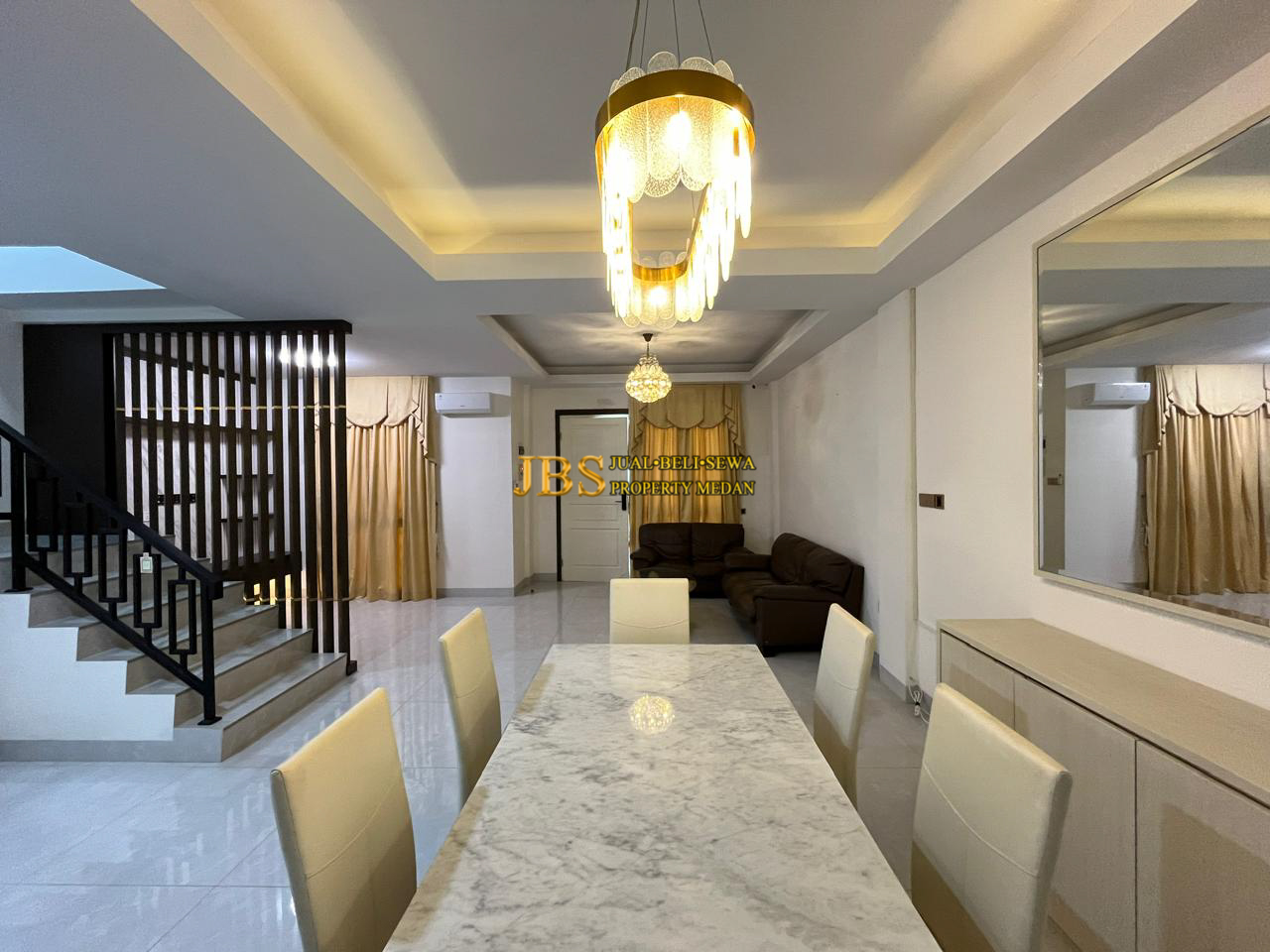 Properti terdaftar untuk dijual atau disewa - Jual Rumah Fully Furnished Lux Di Komplek Jewel Park Jalan Starban - Polonia