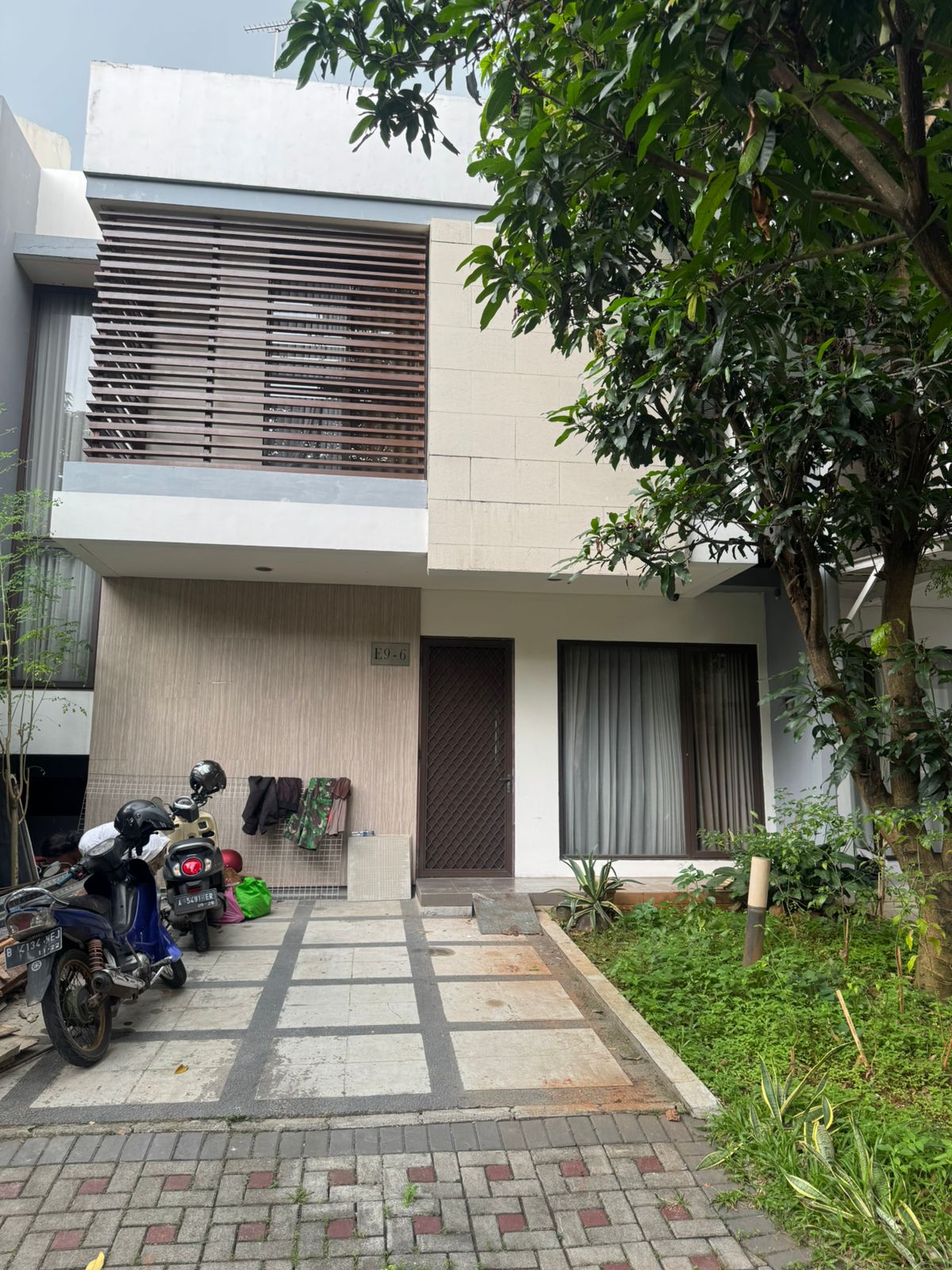 Properti terdaftar untuk dijual atau disewa - Rumah 2 Lantai Semi Firnish Siap Huni Di Cluster Eminen Bsd City Tangerang