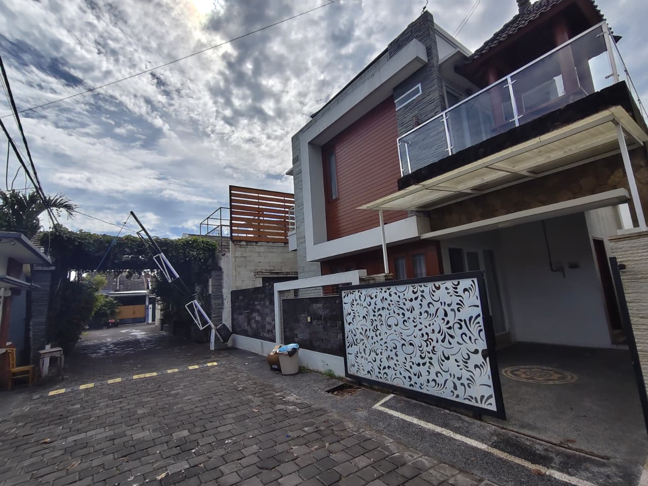 Properti terdaftar untuk dijual atau disewa - Rumah Semi Villa Siap Huni 10 Menit Ke Toll  