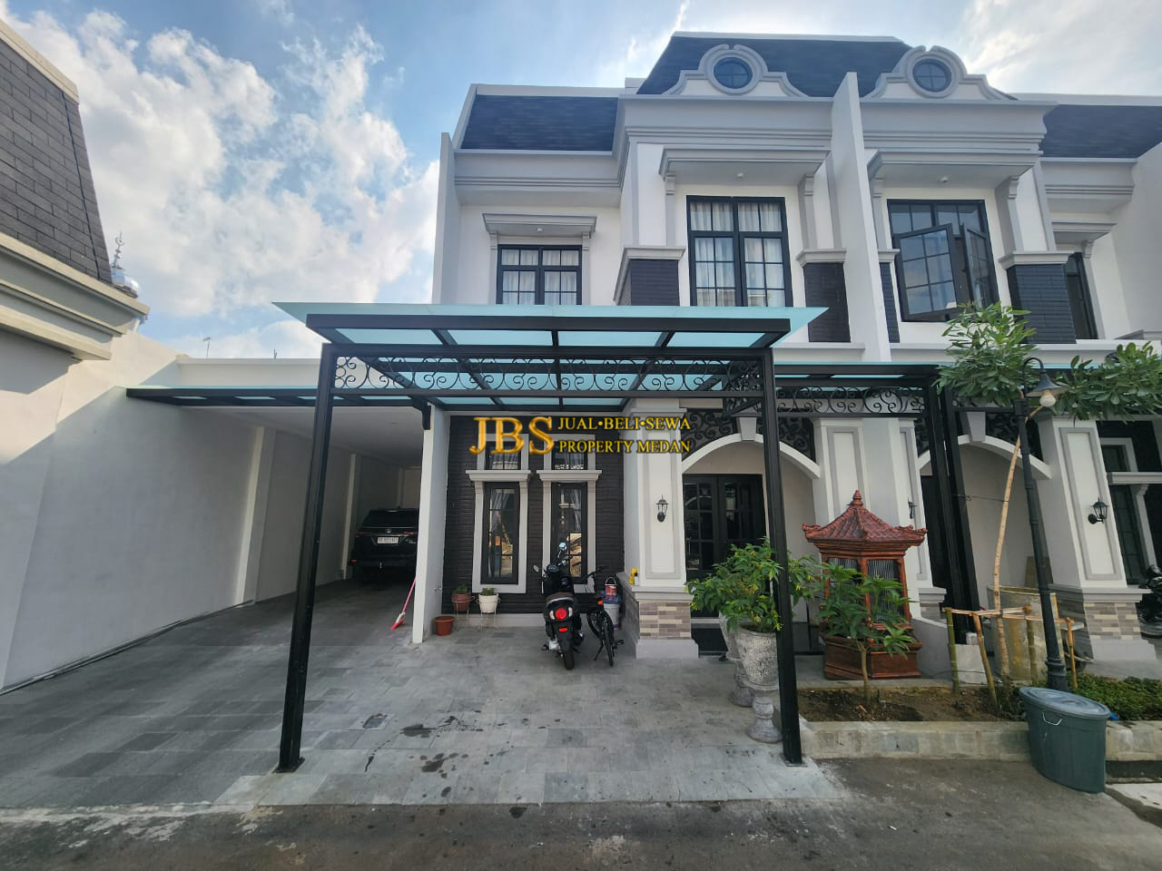 Properti terdaftar untuk dijual atau disewa - Dijual Cepat! Rumah Hook Di The Marriot Villas Jalan Pembangunan - Amir Hamzah