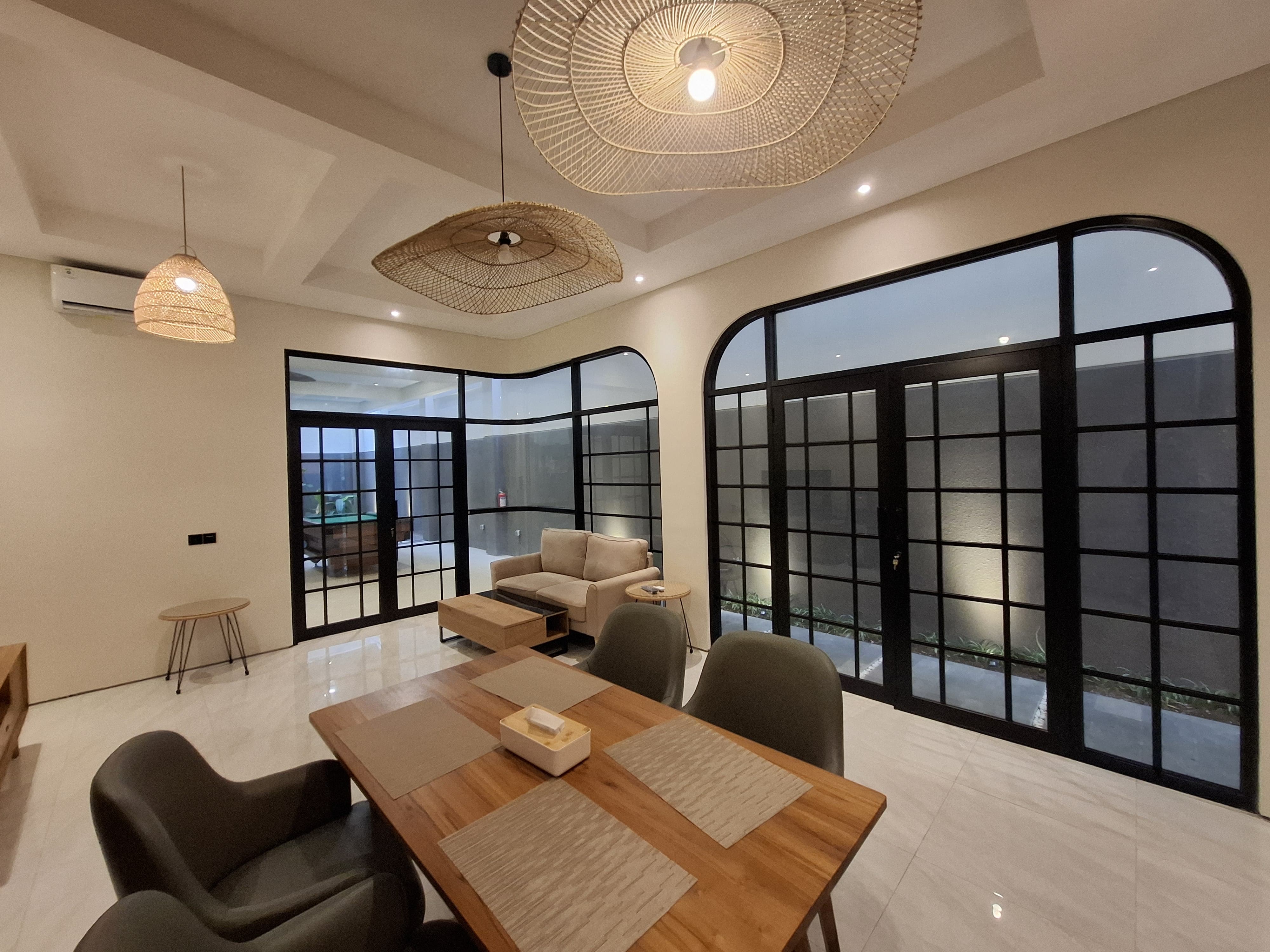 Properti terdaftar untuk dijual atau disewa - Villa Strategis 3 Lantai 3 Menit Ke Pantai Seseh 